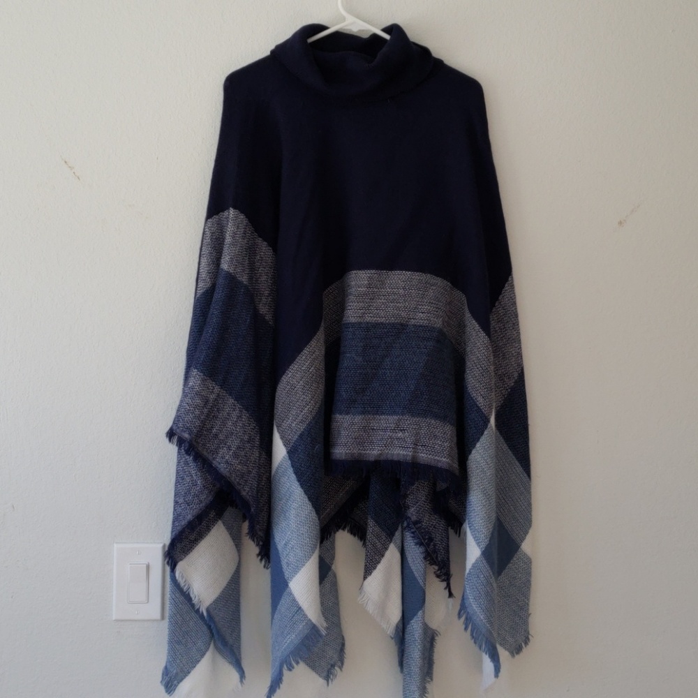 Gorgeous Ellie & Kate O/S Poncho w/turtleneck